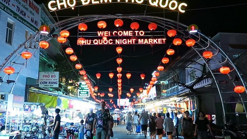 Dinh Cau Night Market